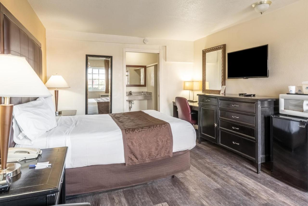 Motel Americas Value And 2*