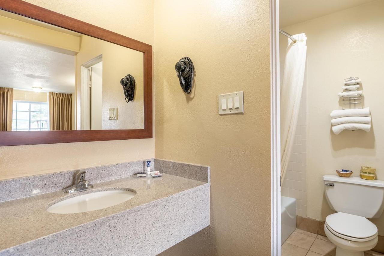 Americas Value And Motel 2*