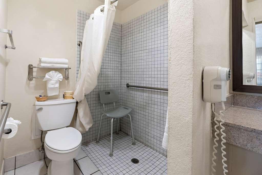 Americas Value And Motel 2*