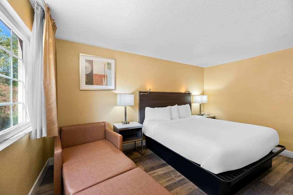 Motel Americas Value And 2*
